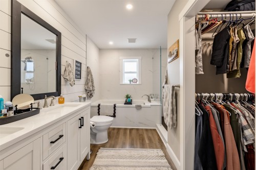 45736 Higginson Road, Chilliwack, BC - Indoor Photo Showing Bathroom