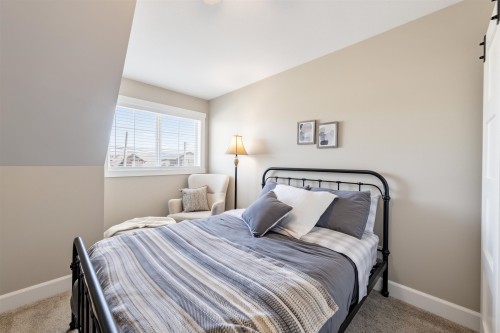 45736 Higginson Road, Chilliwack, BC - Indoor Photo Showing Bedroom