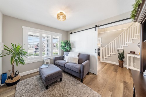 45736 Higginson Road, Chilliwack, BC - Indoor Photo Showing Living Room