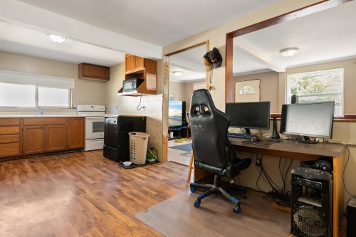 944 3Rd Avenue, Hope, BC - Indoor Photo Showing Office