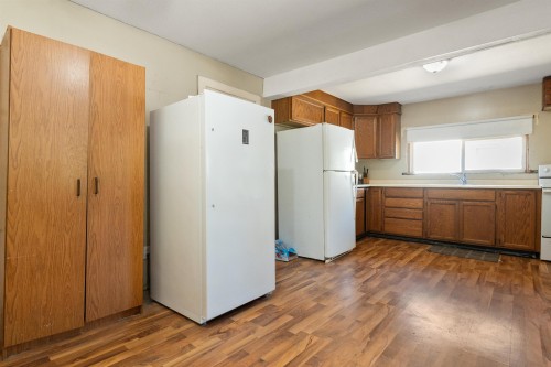 944 3Rd Avenue, Hope, BC - Indoor Photo Showing Kitchen