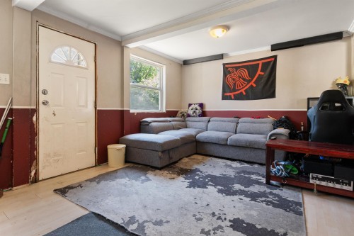 944 3Rd Avenue, Hope, BC - Indoor