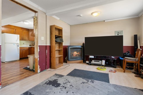 944 3Rd Avenue, Hope, BC - Indoor