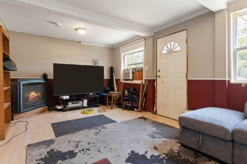 944 3Rd Avenue, Hope, BC - Indoor