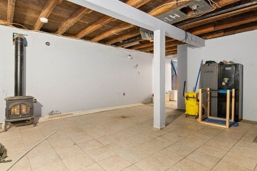 944 3Rd Avenue, Hope, BC - Indoor Photo Showing Basement