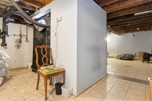 944 3Rd Avenue, Hope, BC - Indoor