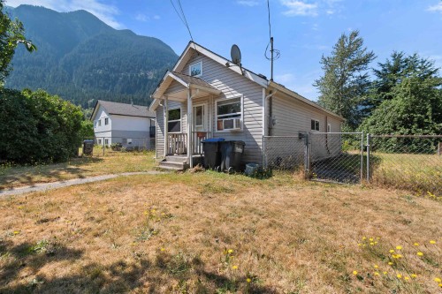 944 3Rd Avenue, Hope, BC - Outdoor