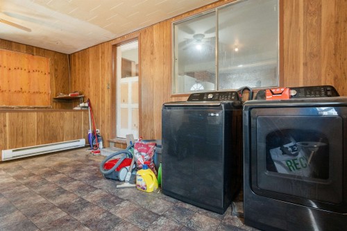 944 3Rd Avenue, Hope, BC - Indoor Photo Showing Laundry Room