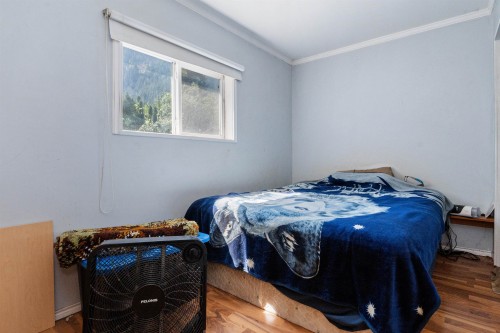 944 3Rd Avenue, Hope, BC - Indoor Photo Showing Bedroom