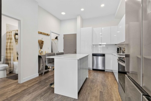 403-9450 Robson Street, Chilliwack, BC - Indoor Photo Showing Kitchen With Stainless Steel Kitchen With Upgraded Kitchen