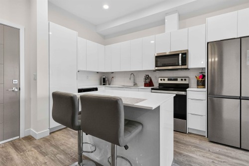 403-9450 Robson Street, Chilliwack, BC - Indoor Photo Showing Kitchen