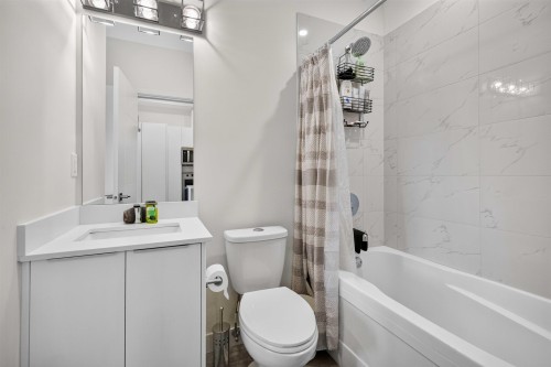 403-9450 Robson Street, Chilliwack, BC - Indoor Photo Showing Bathroom