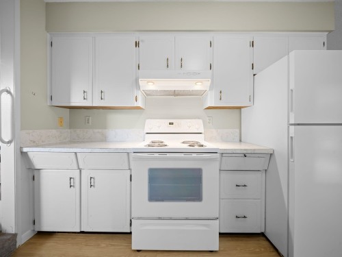 10059 Killarney Drive, Chilliwack, BC - Indoor Photo Showing Kitchen