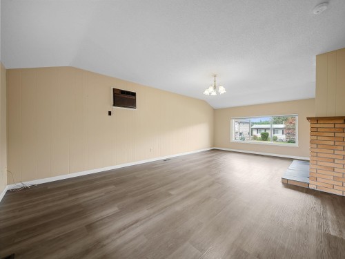 10059 Killarney Drive, Chilliwack, BC - Indoor Photo Showing Other Room
