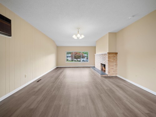 10059 Killarney Drive, Chilliwack, BC - Indoor With Fireplace