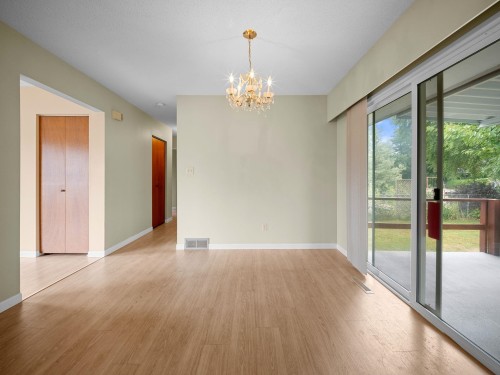 10059 Killarney Drive, Chilliwack, BC - Indoor Photo Showing Other Room