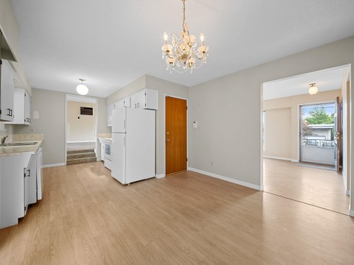 10059 Killarney Drive, Chilliwack, BC - Indoor Photo Showing Kitchen