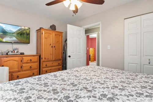 714 River Parade, Hope, BC - Indoor Photo Showing Bedroom