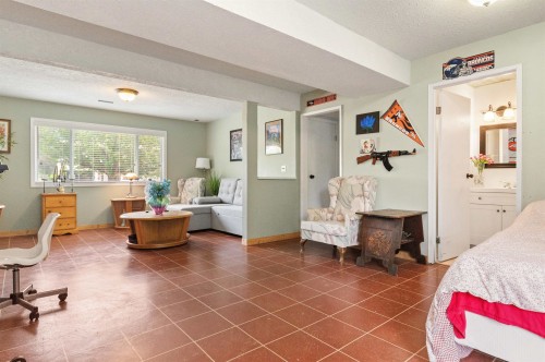 714 River Parade, Hope, BC - Indoor Photo Showing Bedroom