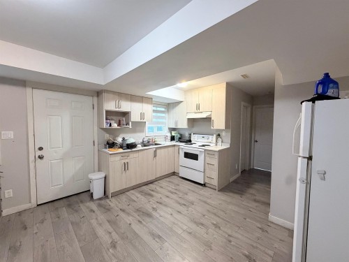 46151 Third Avenue, Chilliwack, BC - Indoor Photo Showing Kitchen With Double Sink