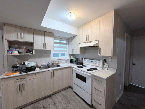 46151 Third Avenue, Chilliwack, BC - Indoor Photo Showing Kitchen