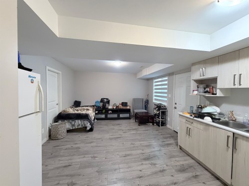 46151 Third Avenue, Chilliwack, BC - Indoor Photo Showing Kitchen