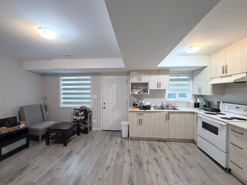 46151 Third Avenue, Chilliwack, BC - Indoor Photo Showing Kitchen With Double Sink