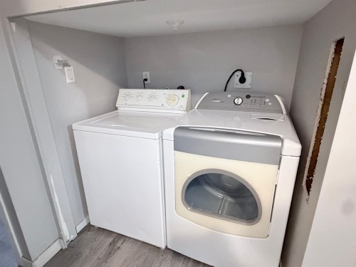 46151 Third Avenue, Chilliwack, BC - Indoor Photo Showing Laundry Room