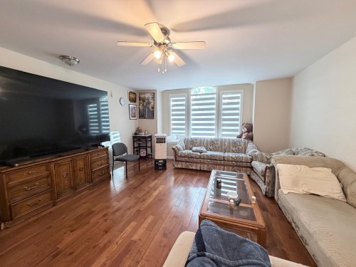 46151 Third Avenue, Chilliwack, BC - Indoor Photo Showing Living Room