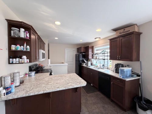 46151 Third Avenue, Chilliwack, BC - Indoor Photo Showing Kitchen