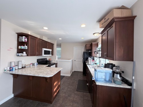 46151 Third Avenue, Chilliwack, BC - Indoor Photo Showing Kitchen