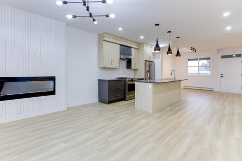 7-46376 Yale Road, Chilliwack, BC - Indoor Photo Showing Kitchen With Upgraded Kitchen