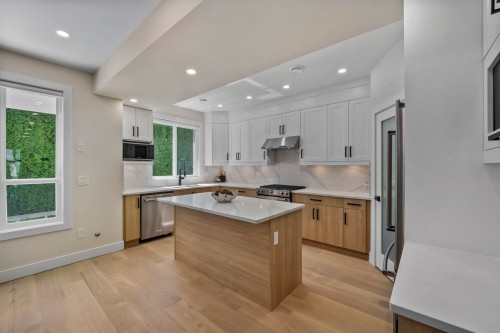 862 Willow Place, Harrison Hot Springs, BC - Indoor Photo Showing Kitchen With Upgraded Kitchen