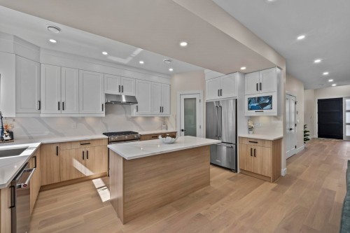 862 Willow Place, Harrison Hot Springs, BC - Indoor Photo Showing Kitchen With Upgraded Kitchen