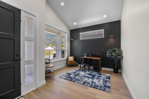 862 Willow Place, Harrison Hot Springs, BC - Indoor Photo Showing Other Room