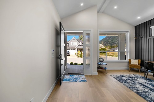 862 Willow Place, Harrison Hot Springs, BC - Indoor Photo Showing Other Room