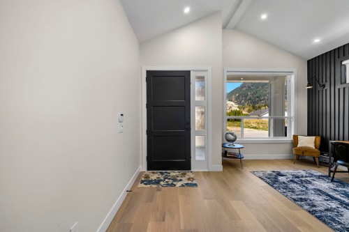 862 Willow Place, Harrison Hot Springs, BC - Indoor Photo Showing Other Room