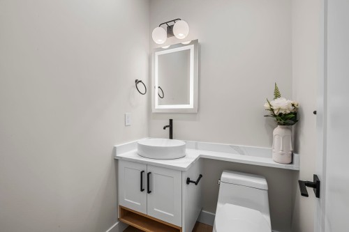 862 Willow Place, Harrison Hot Springs, BC - Indoor Photo Showing Bathroom