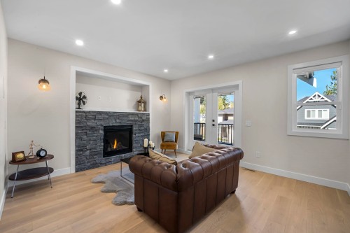 862 Willow Place, Harrison Hot Springs, BC - Indoor Photo Showing Living Room With Fireplace