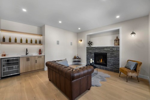 862 Willow Place, Harrison Hot Springs, BC - Indoor Photo Showing Living Room With Fireplace