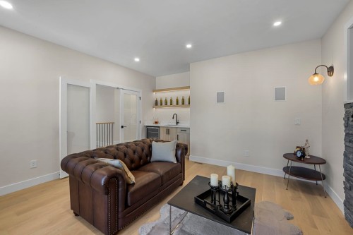 862 Willow Place, Harrison Hot Springs, BC - Indoor Photo Showing Living Room