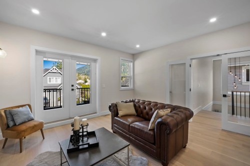 862 Willow Place, Harrison Hot Springs, BC - Indoor Photo Showing Living Room