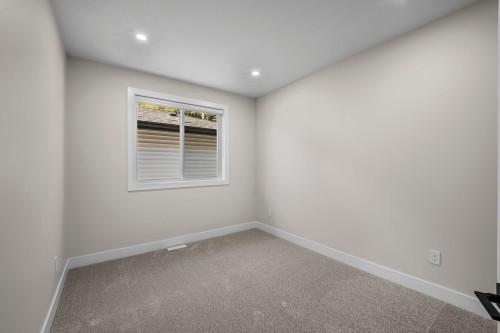 862 Willow Place, Harrison Hot Springs, BC - Indoor Photo Showing Other Room