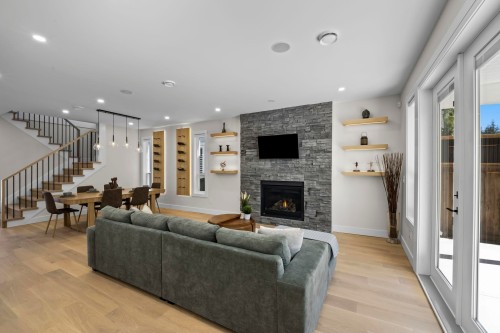 862 Willow Place, Harrison Hot Springs, BC - Indoor Photo Showing Living Room With Fireplace