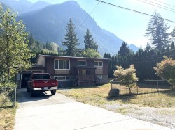 320 Robertson Crescent Hope, BC V0X 1L4