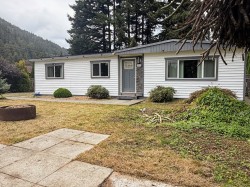 411 Emerald Avenue Harrison Hot Springs, BC V0M 1K0
