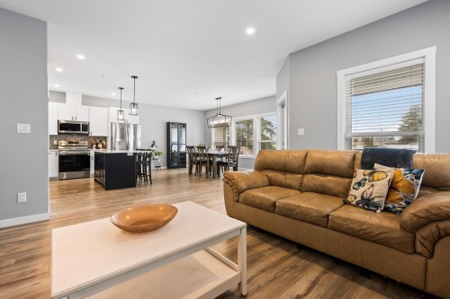 B-9279 Carleton Street, Chilliwack, BC 