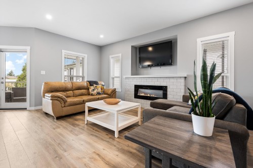 B-9279 Carleton Street, Chilliwack, BC 