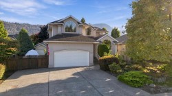 44434 Elsie Place Chilliwack, BC V2R 5N5