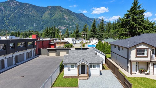325 Hudson Bay Street  Hope, BC V0X 1L0